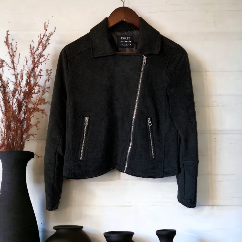 Ashley Outerwear Faux Suede Jacket & SHEIN Graphic Top 
Size Small - Picture 5 of 15